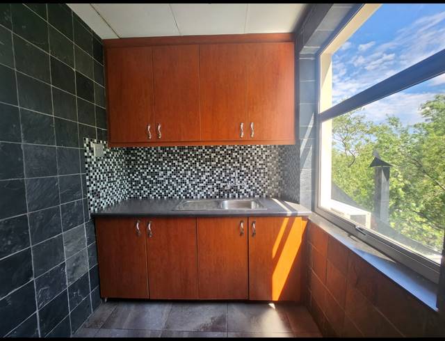 268M² OFFICE TO LET IN VORNA VALLEY